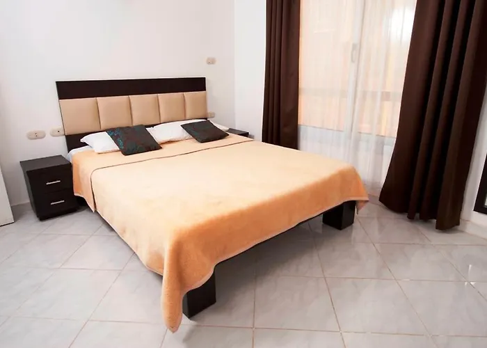 Desert Pearl Apartment *