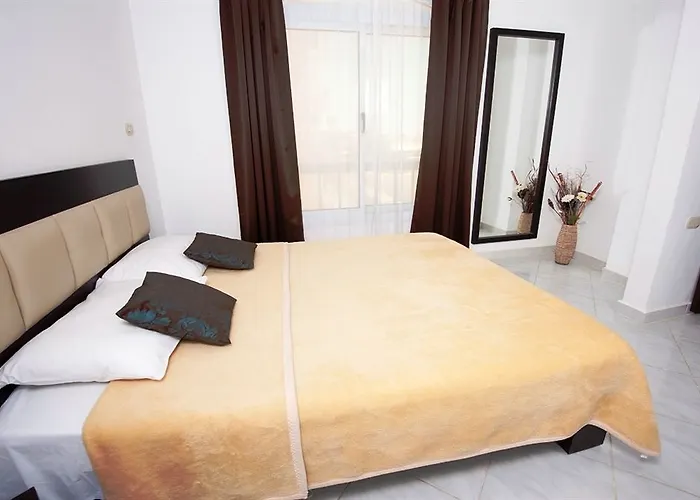 Desert Pearl Apartment *